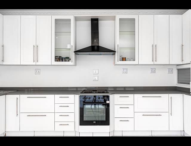 7 BEDROOM HOUSE FOR SALE IN BLUFF